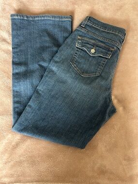 Levi's Medium Blue Women's Bootcut Jeans with Button-Flap Back Pocket